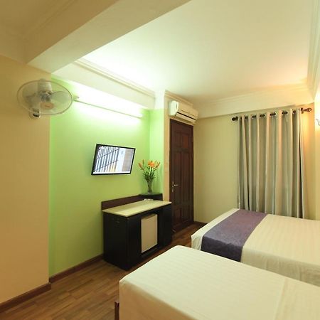 Holiday Lakeview Hotel Hanoi Esterno foto