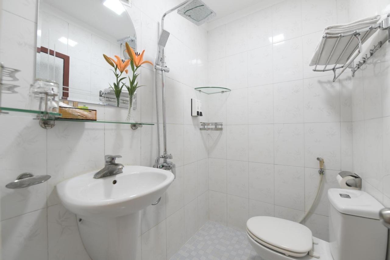 Holiday Lakeview Hotel Hanoi Esterno foto