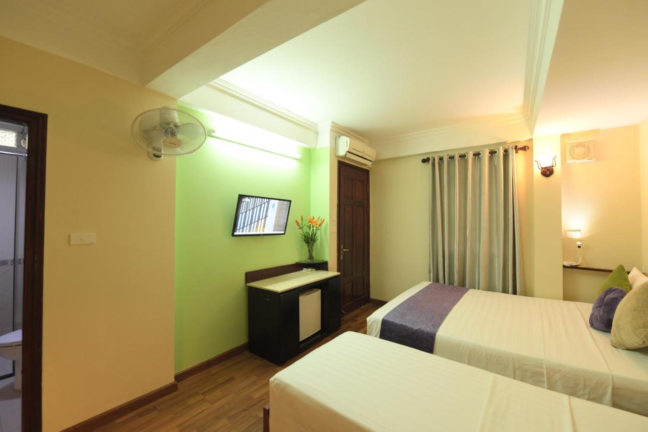 Holiday Lakeview Hotel Hanoi Esterno foto